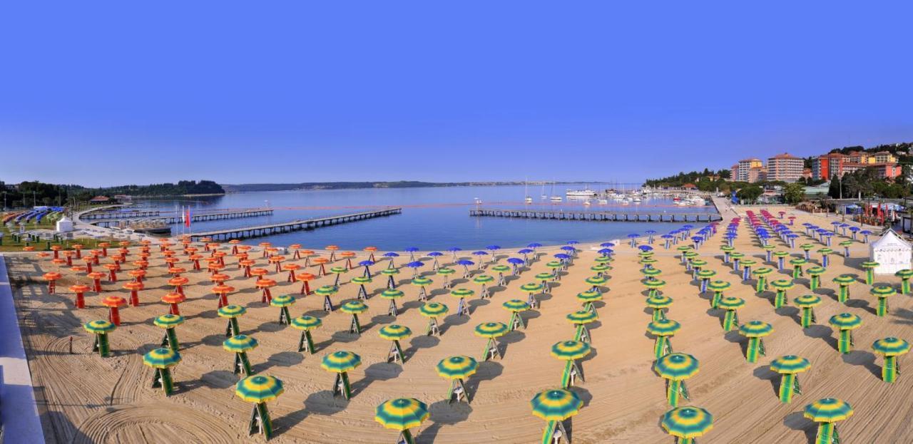 Apartment With Seaview And Garden For 6 Portorož Exteriör bild