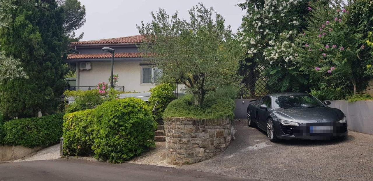 Apartment With Seaview And Garden For 6 Portorož Exteriör bild