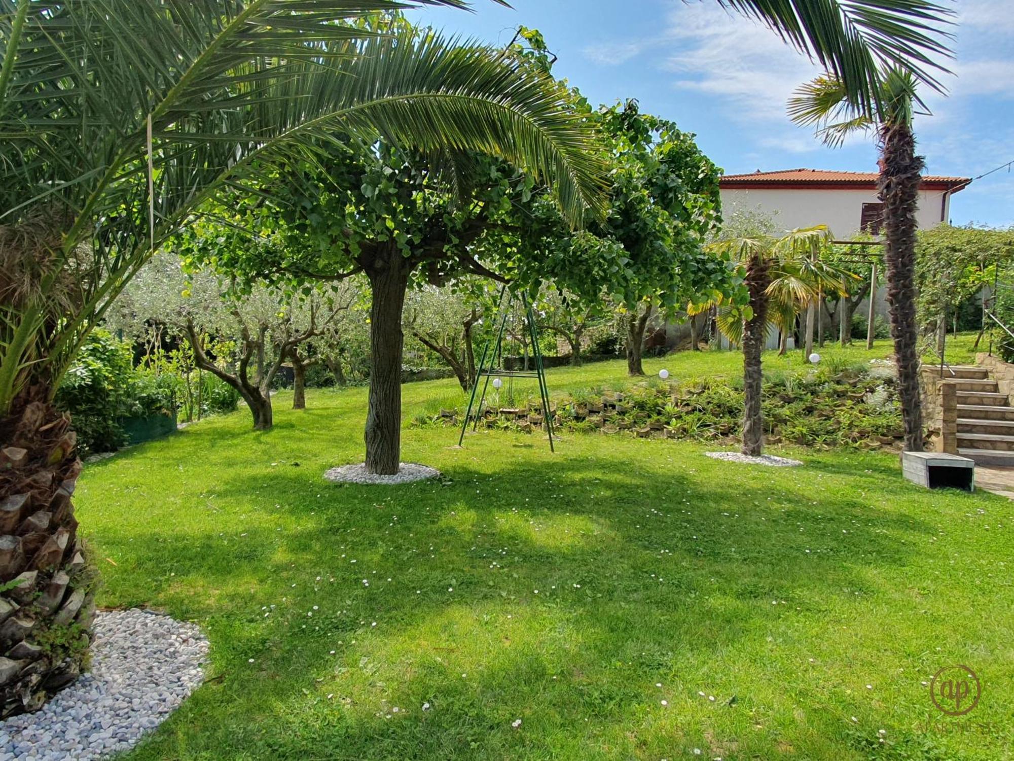 Apartment With Seaview And Garden For 6 Portorož Exteriör bild
