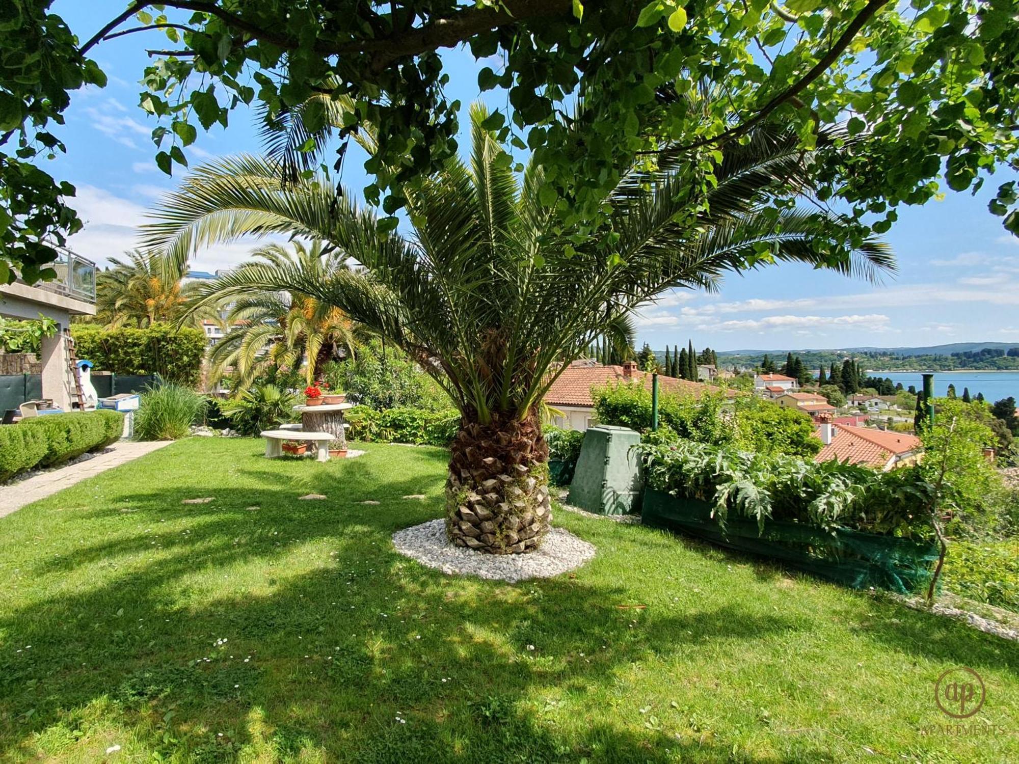 Apartment With Seaview And Garden For 6 Portorož Exteriör bild
