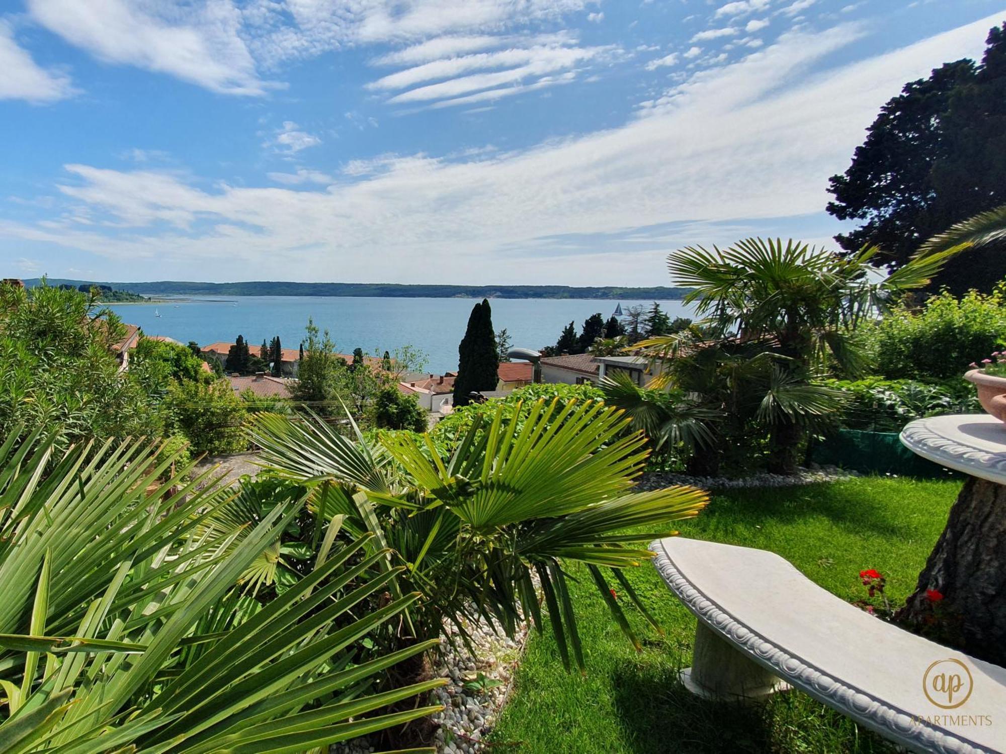 Apartment With Seaview And Garden For 6 Portorož Exteriör bild