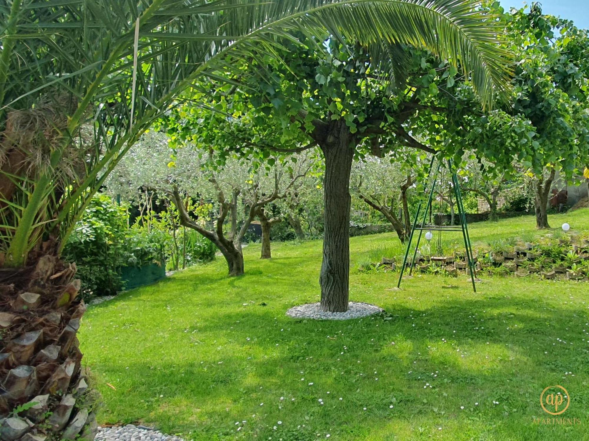 Apartment With Seaview And Garden For 6 Portorož Exteriör bild