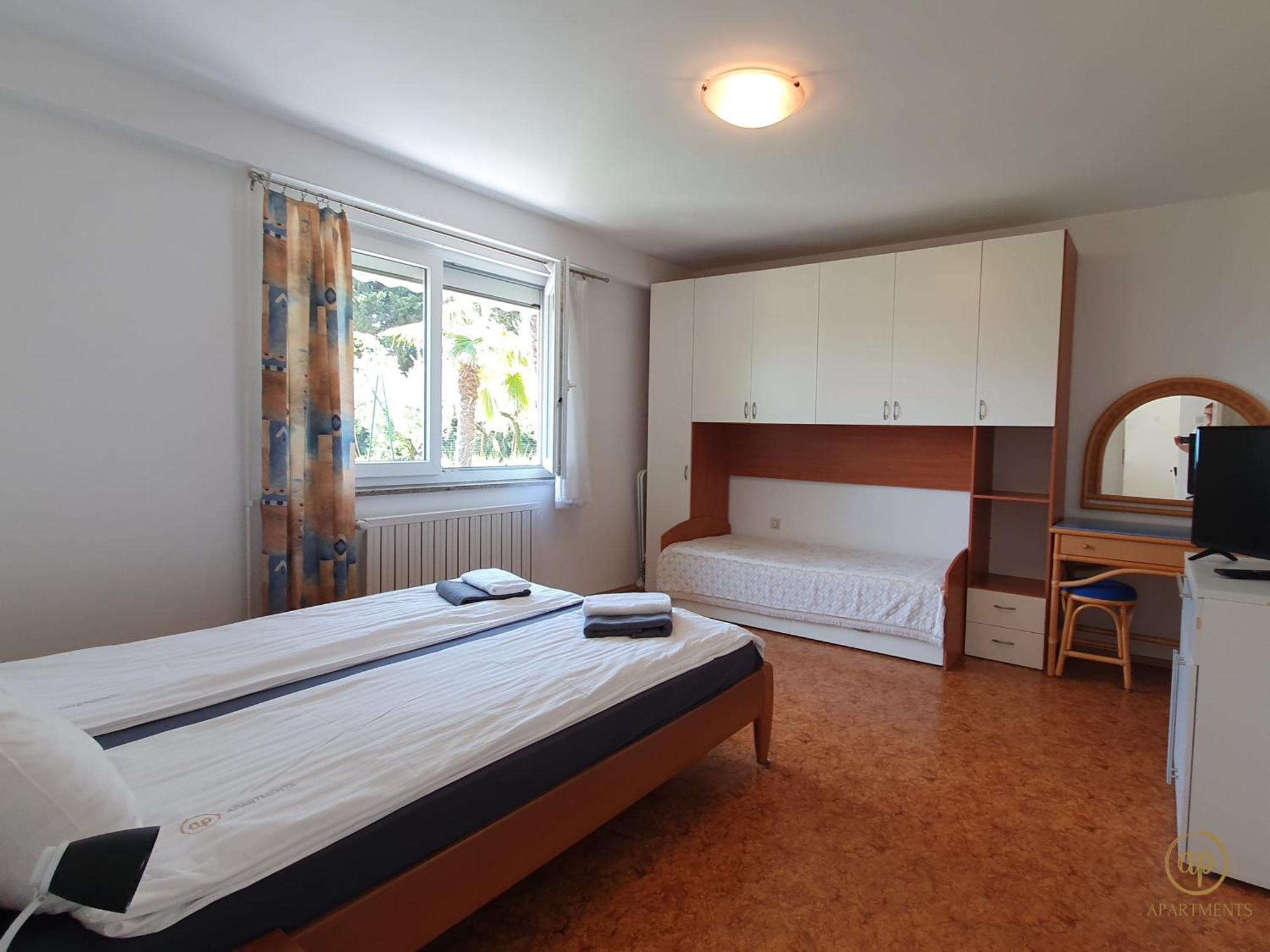 Apartment With Seaview And Garden For 6 Portorož Exteriör bild