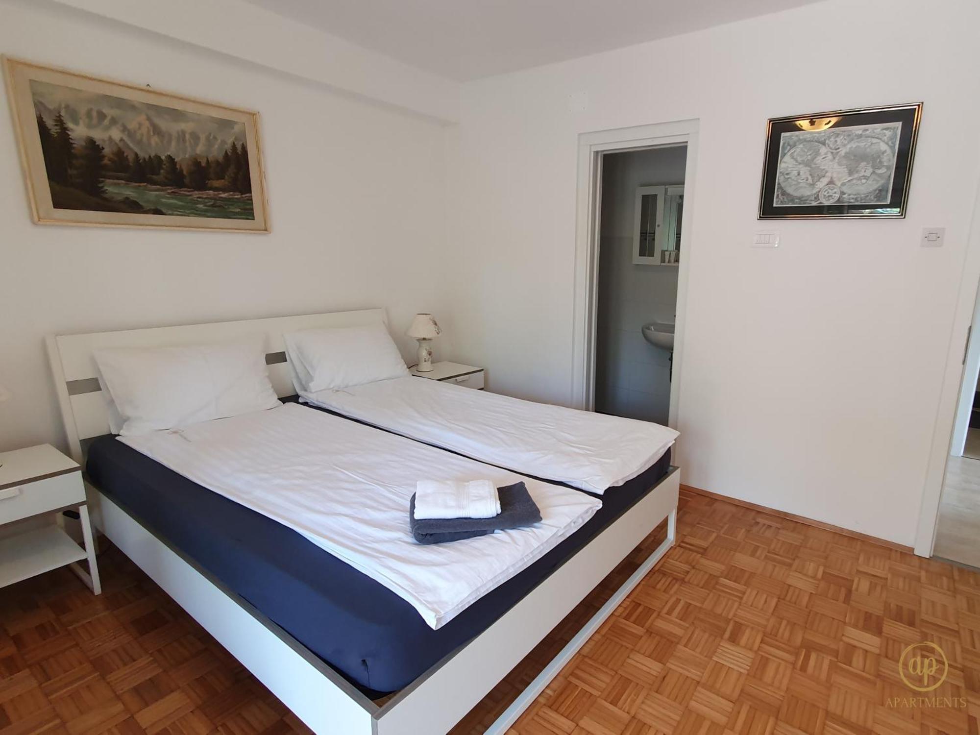 Apartment With Seaview And Garden For 6 Portorož Exteriör bild