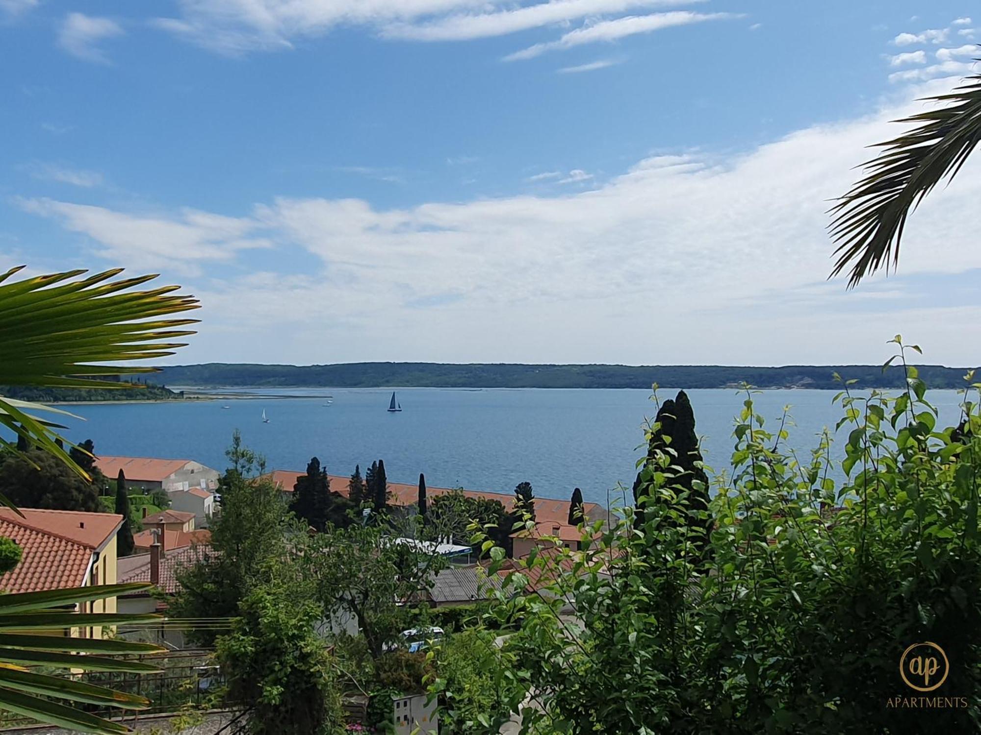 Apartment With Seaview And Garden For 6 Portorož Exteriör bild