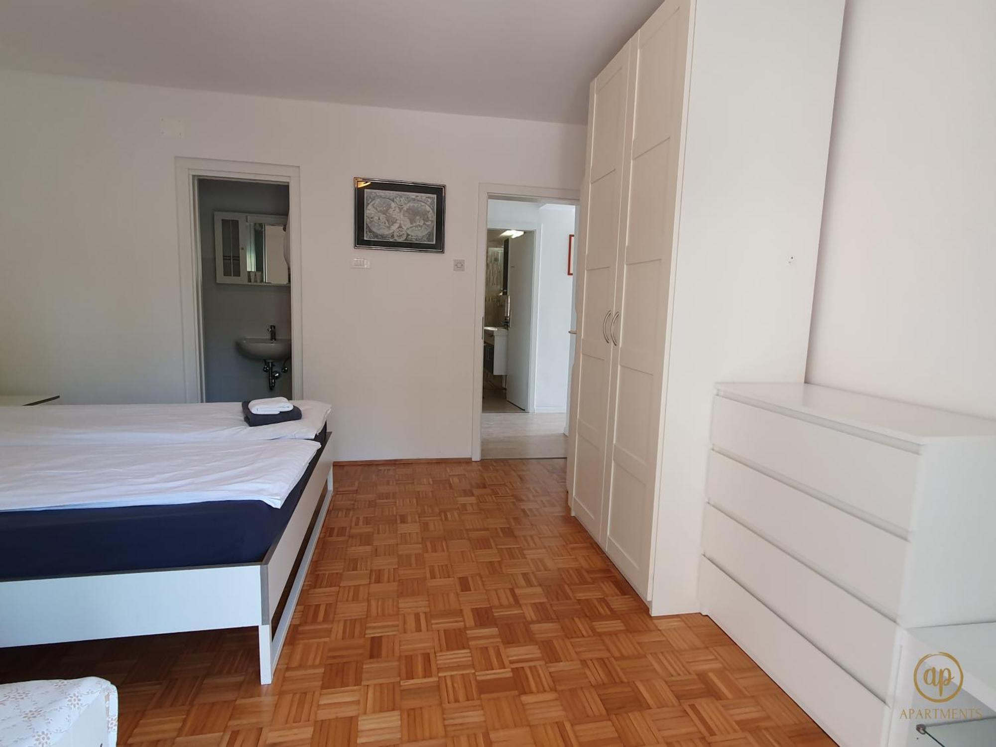 Apartment With Seaview And Garden For 6 Portorož Exteriör bild